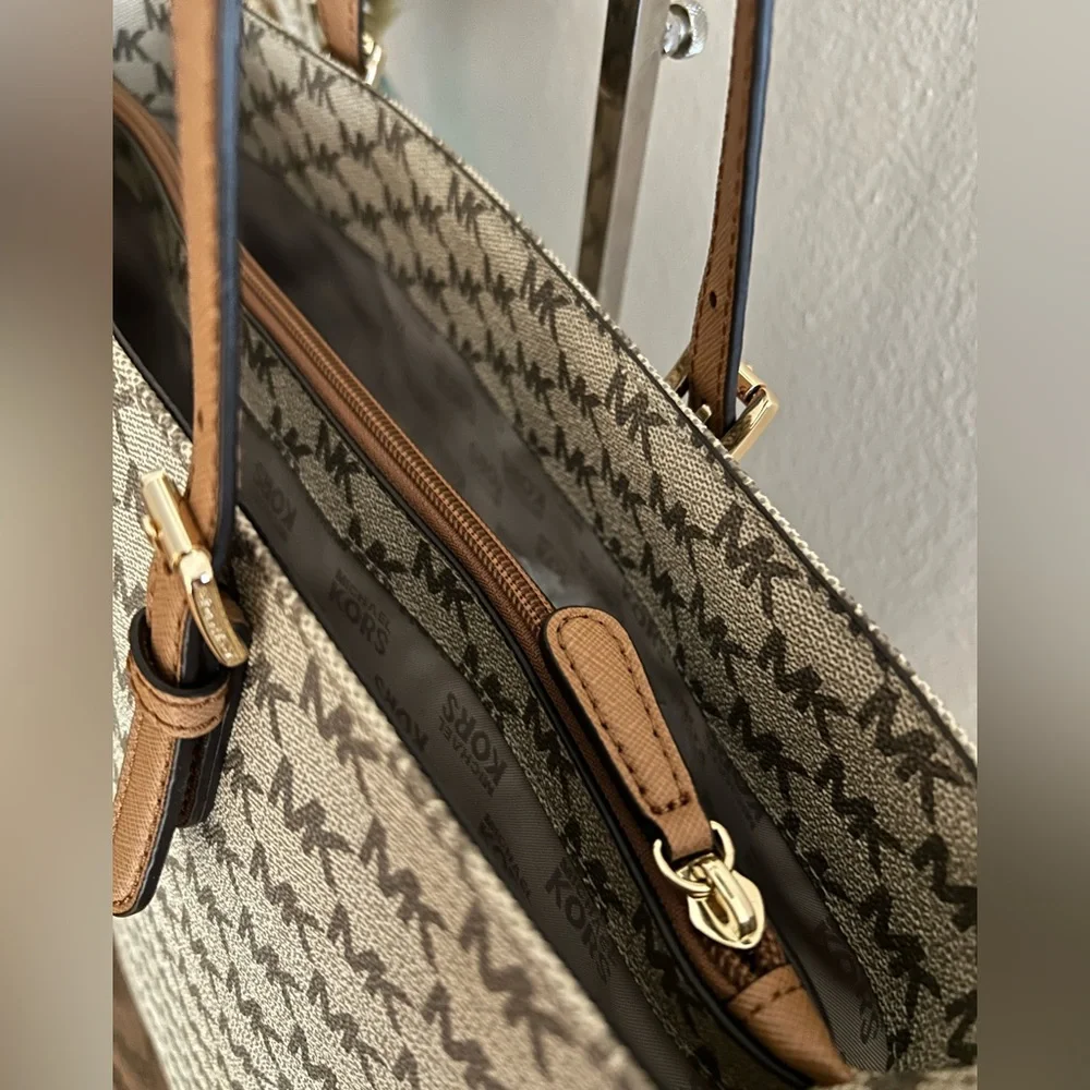 MICHAEL KORS Monogram Jet Set Tote NWT - Picture 8 of 13